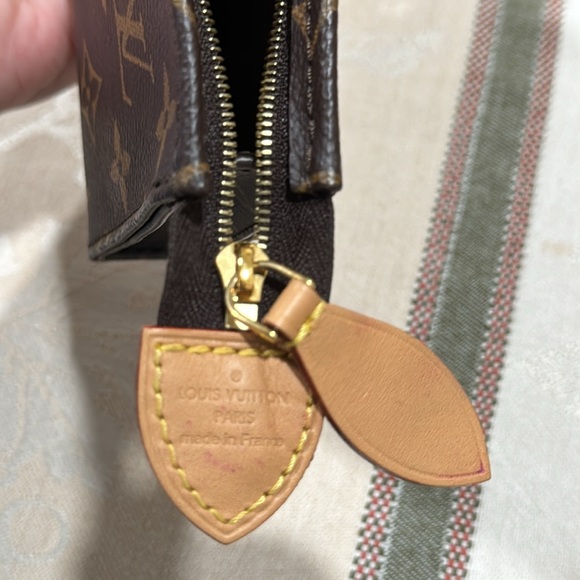 Authentic Monogram Toiletry Pouch on chain insert. Microchipped! Toiletry 15 - Picture 17 of 17